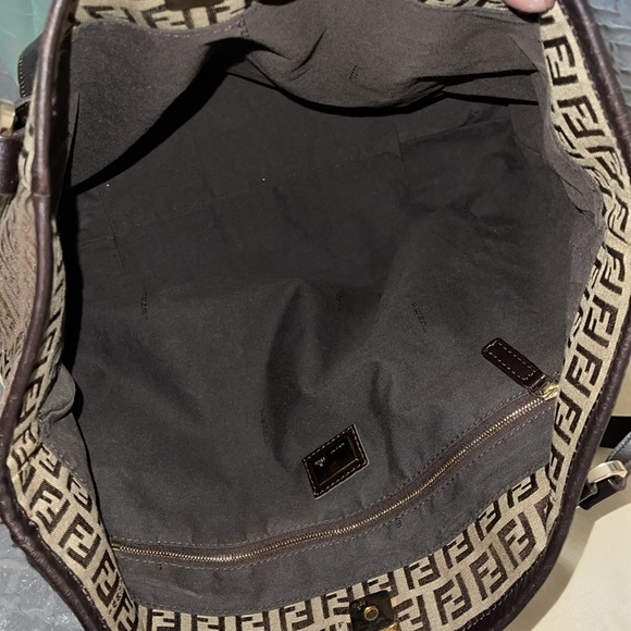 Preloved Fendi should bag great condition has some light scuffs on one corner.. - Picture 10 of 17